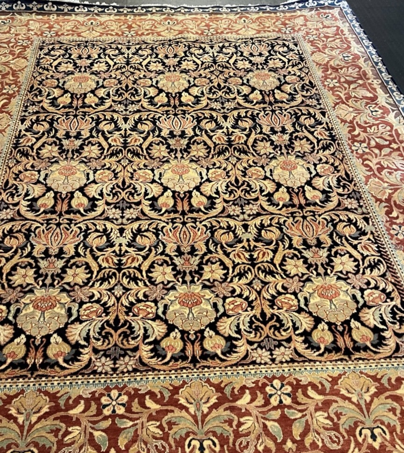 Aubusson rug in mint condition, 10' x 8'